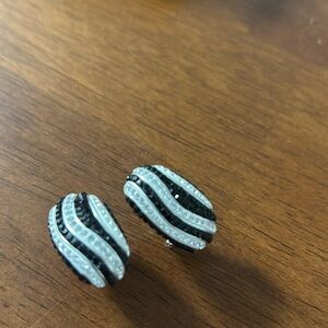 18k gold 3 carat natural crystal omega earrings